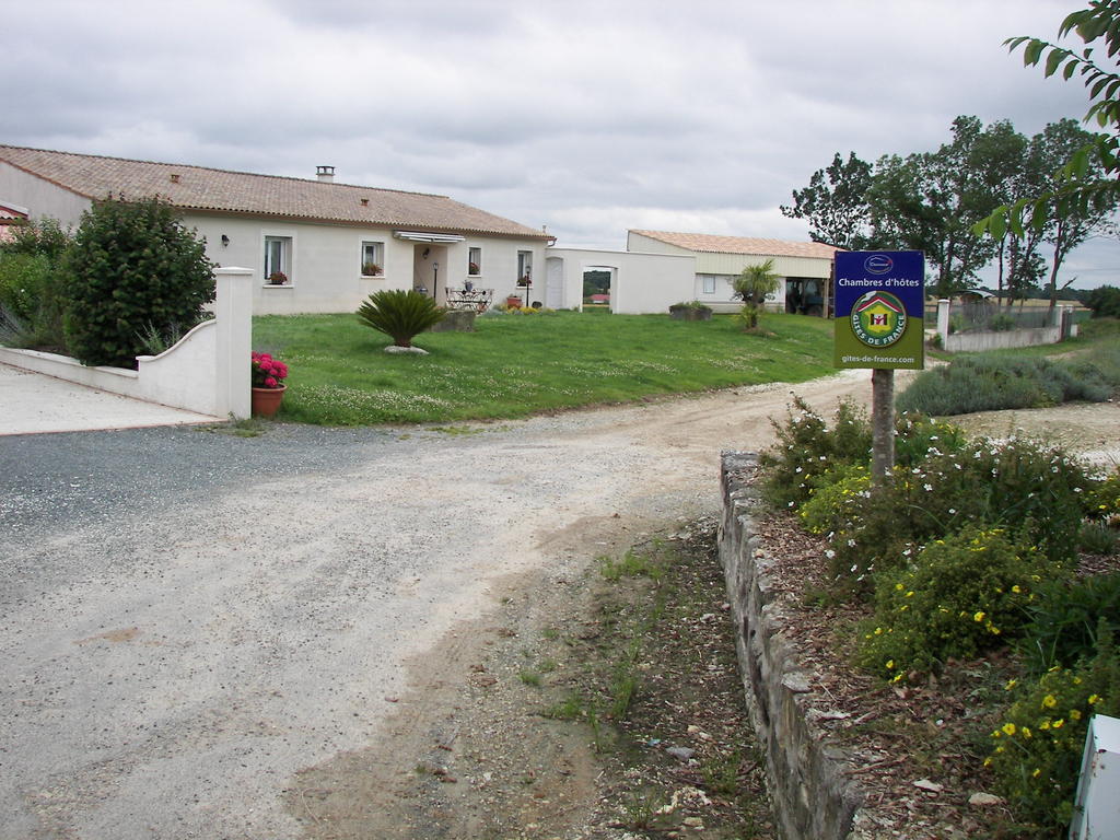 Chambre D'Hotes Les Ormeaux Saint-Georges-des-Côteaux Exterior photo
