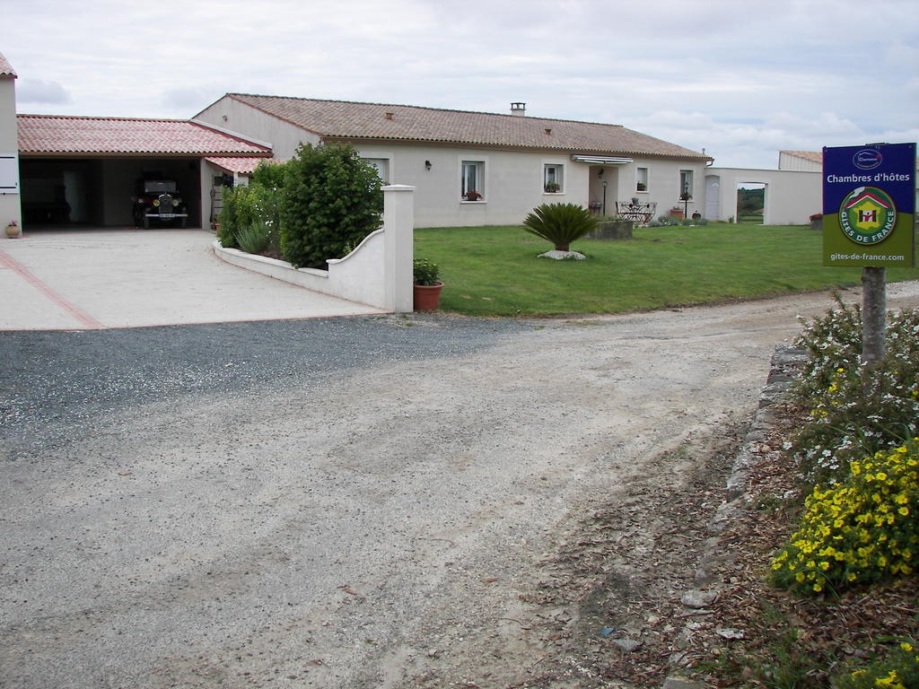 Chambre D'Hotes Les Ormeaux Saint-Georges-des-Côteaux Exterior photo